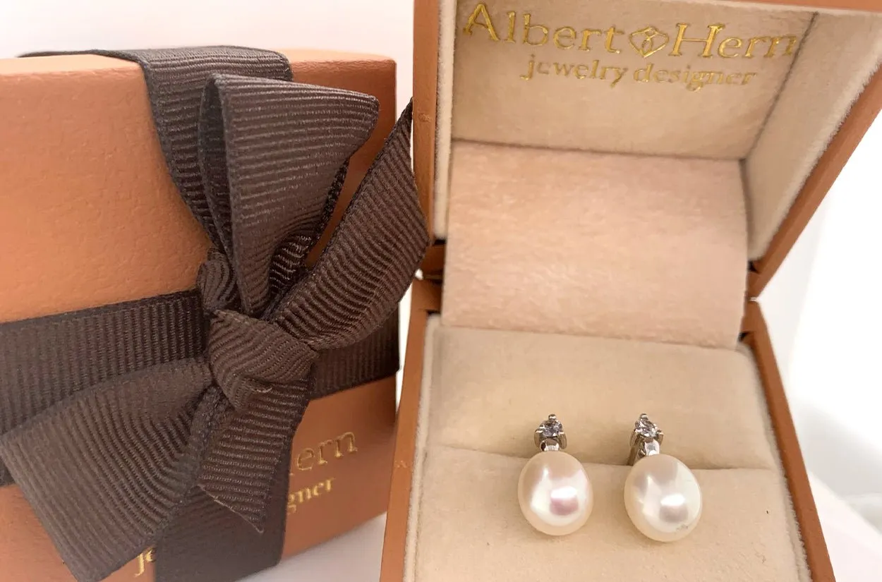 Earrings 18kt Gold Teardrop Pearls & Round Diamonds Studs