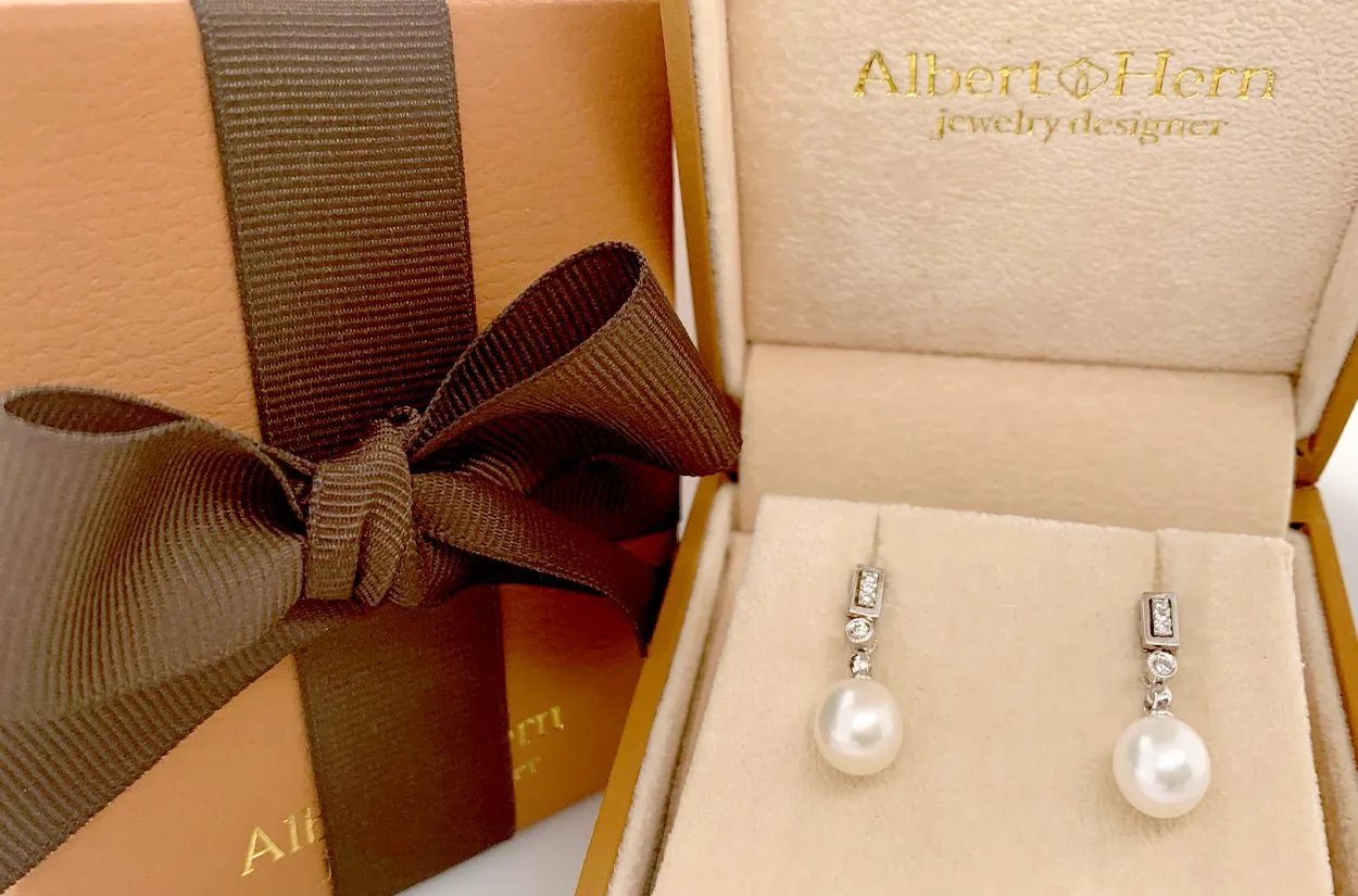 Earrings 18kt Gold White Pearls & 8 Round Diamonds Studs