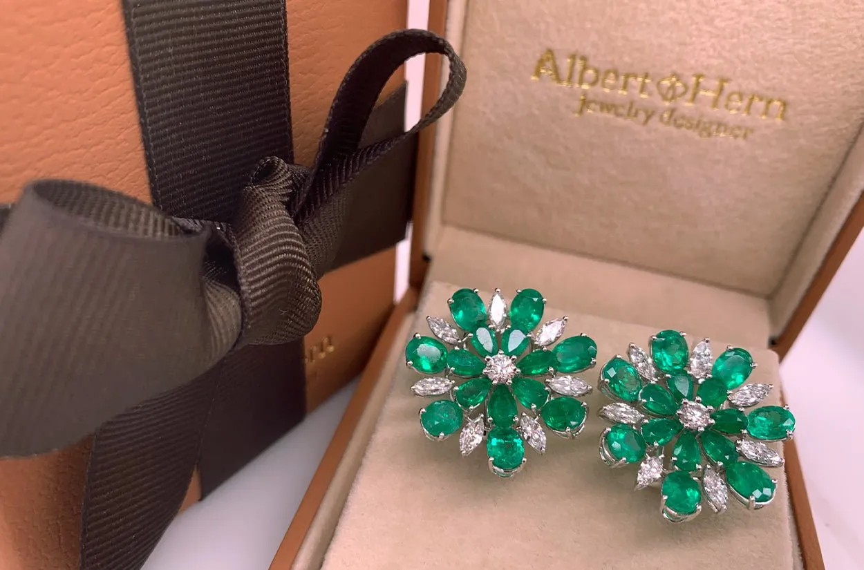 Earrings 18kt White Gold Flowers Emeralds & Diamonds