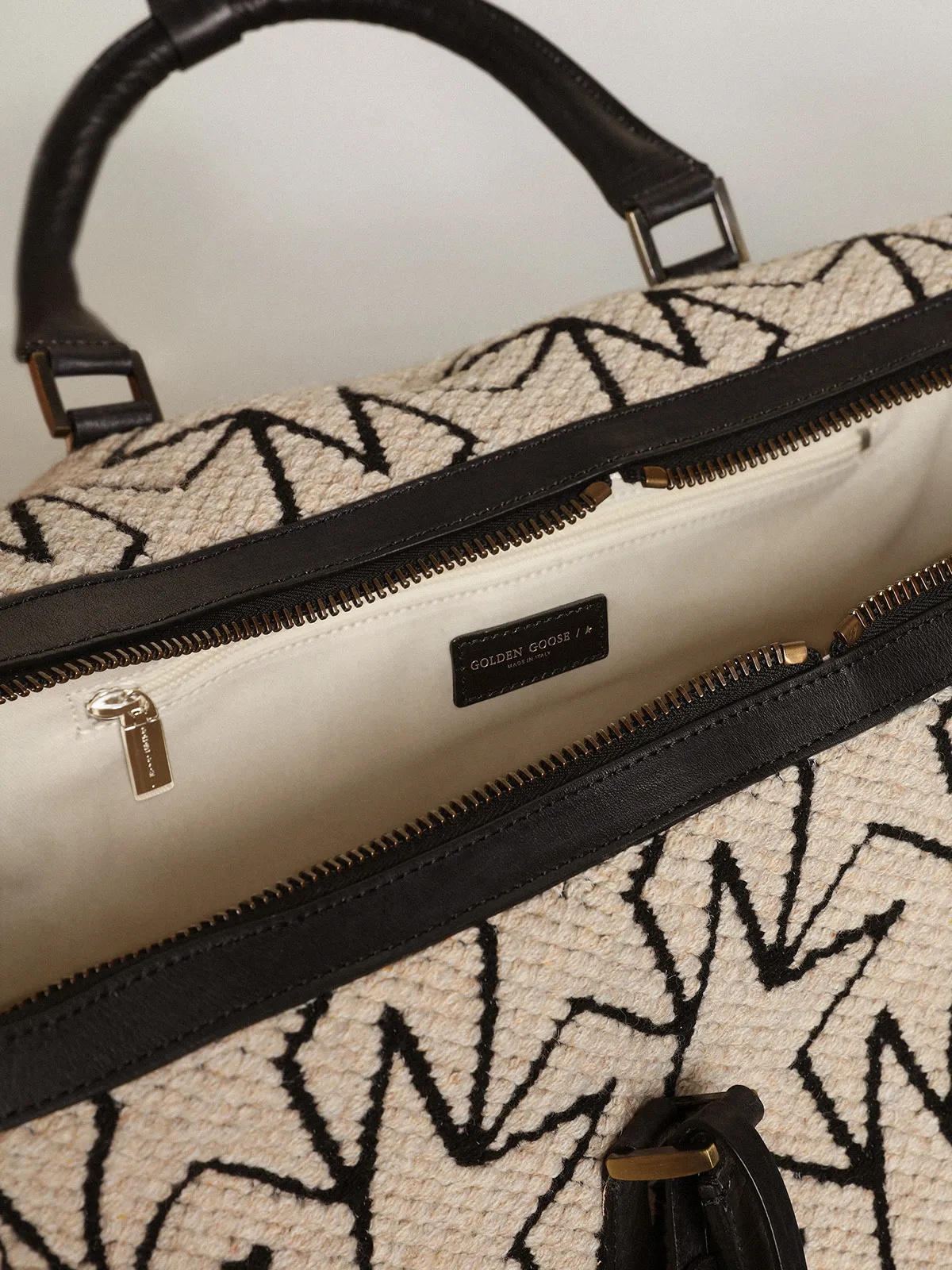 Men's duffle bag in milk-white jacquard wool and black lettering